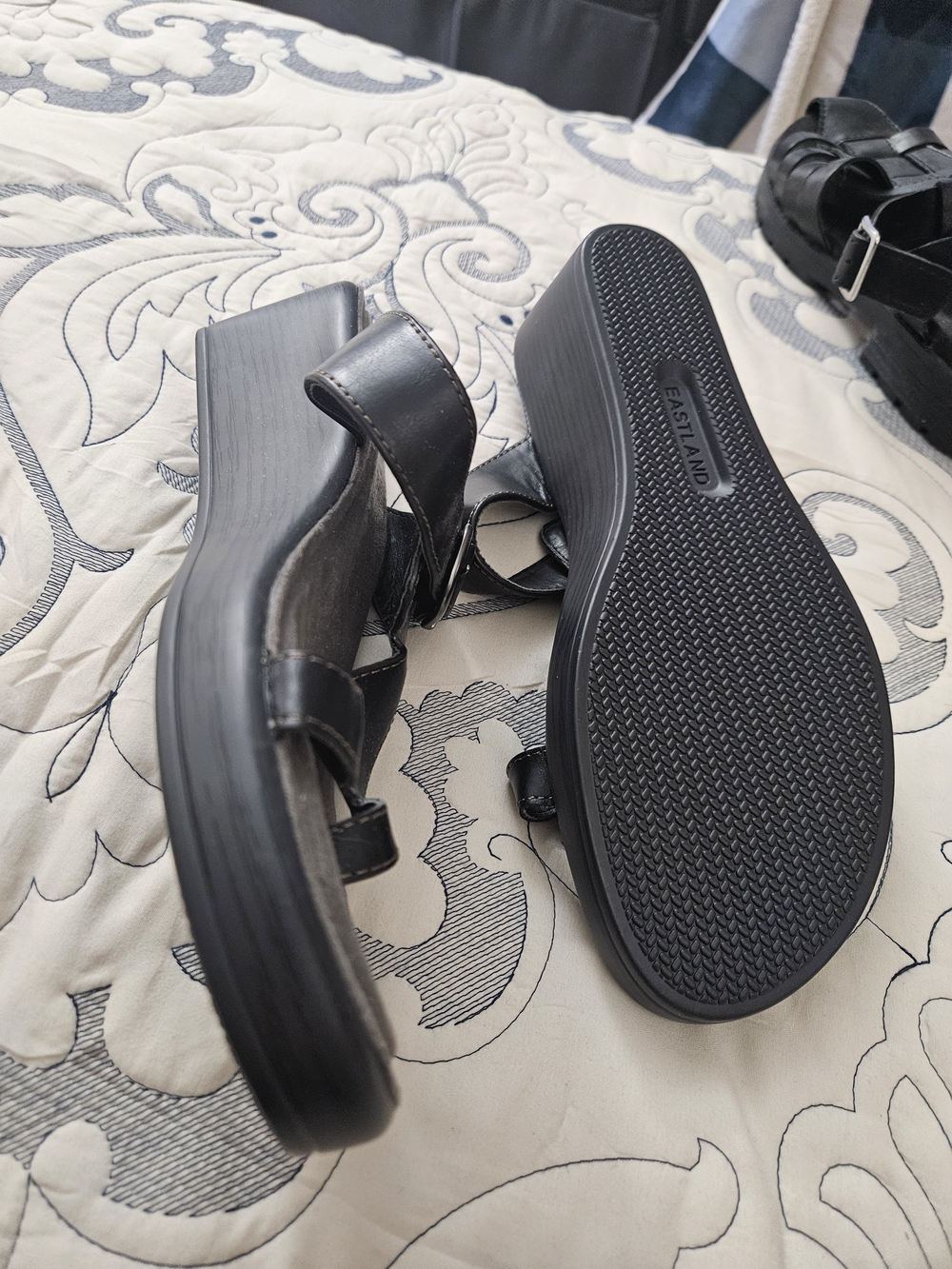 Eastland Black and Gray Leather Thong Sandals - Picture 3 of 3